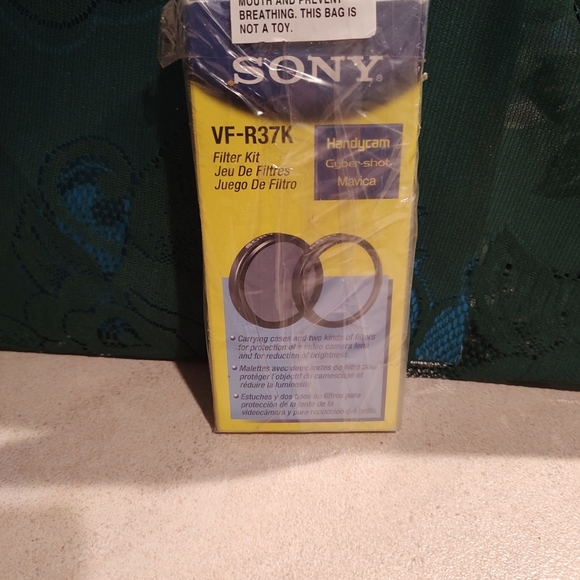 100% authentic Factory Sealed 2/2020 Google Nest Mini 2nd Generation stronger - Picture 2 of 10
